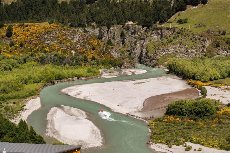 Stunning Mountain Views in Queenstown-Hot tub - image 20