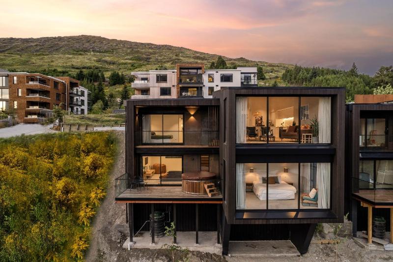 Stunning Mountain Views in Queenstown-Hot tub - image 17