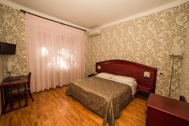 Comfort Double Room image 3