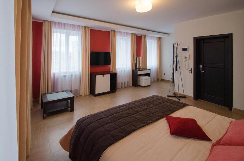Deluxe King Room image 3