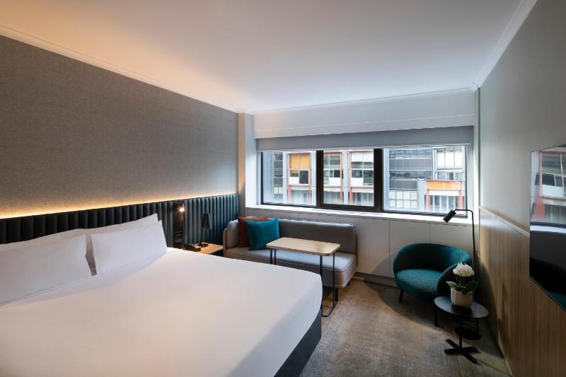 Standard King Room image 3
