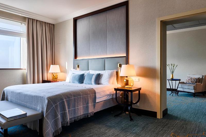 One-Bedroom Suite image 4