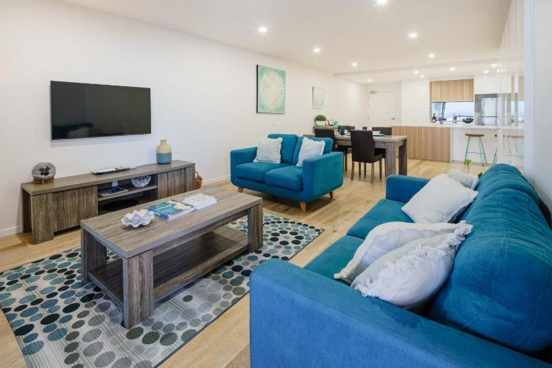 Bright Stylish Kings Beach Apartment - image 10