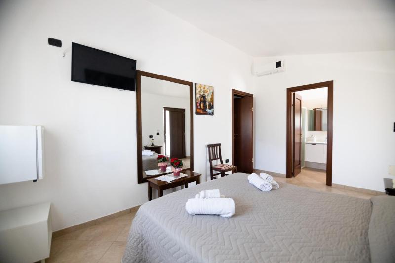 Double or Twin Room image 4