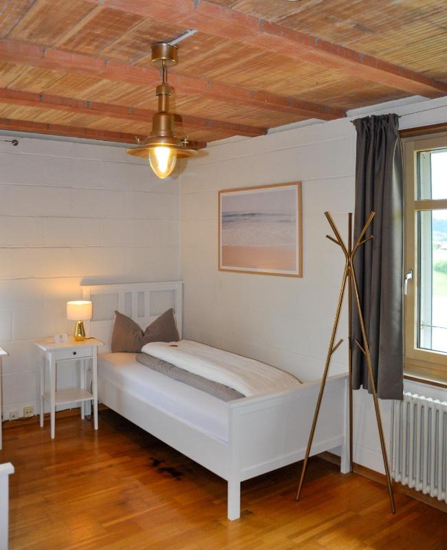 Standard Twin Room image 3