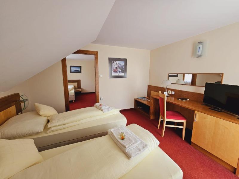 Comfort Triple Room image 2