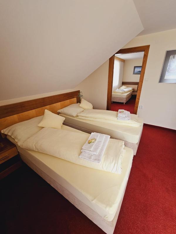 Comfort Triple Room image 3