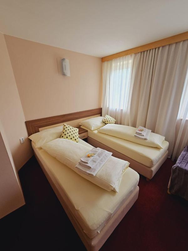 Comfort Quadruple Room image 2