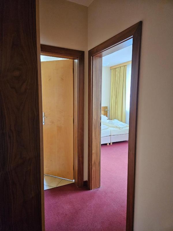 Large Double Room image 4