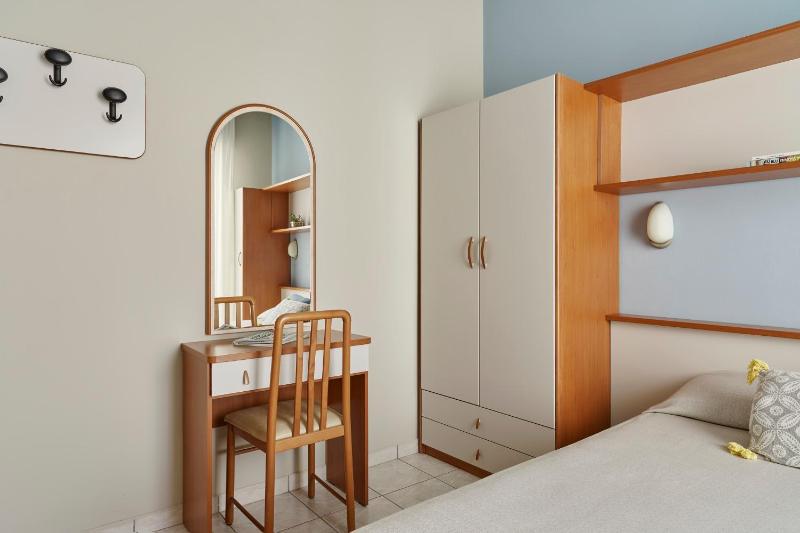 Double or Twin Room image 3