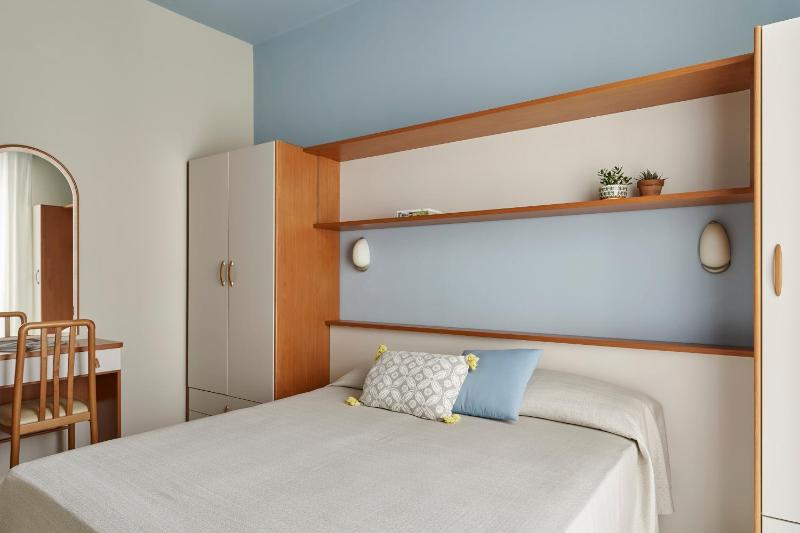 Double or Twin Room image 4