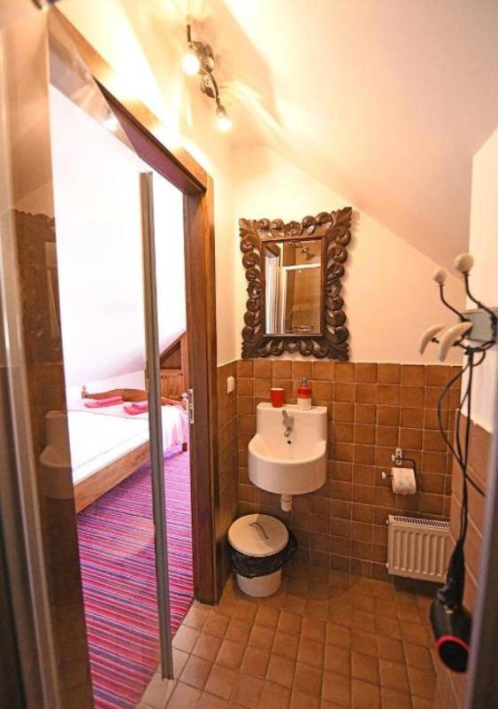 Quadruple Room image 4