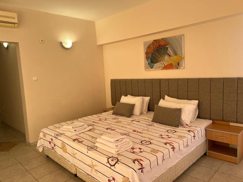 Deluxe Triple Room image 1