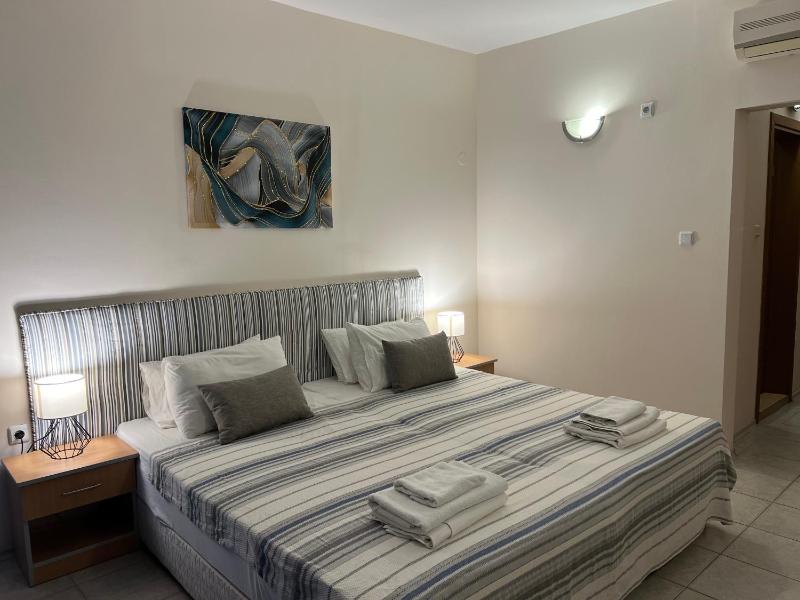 Double or Twin Room with Balcony image 3