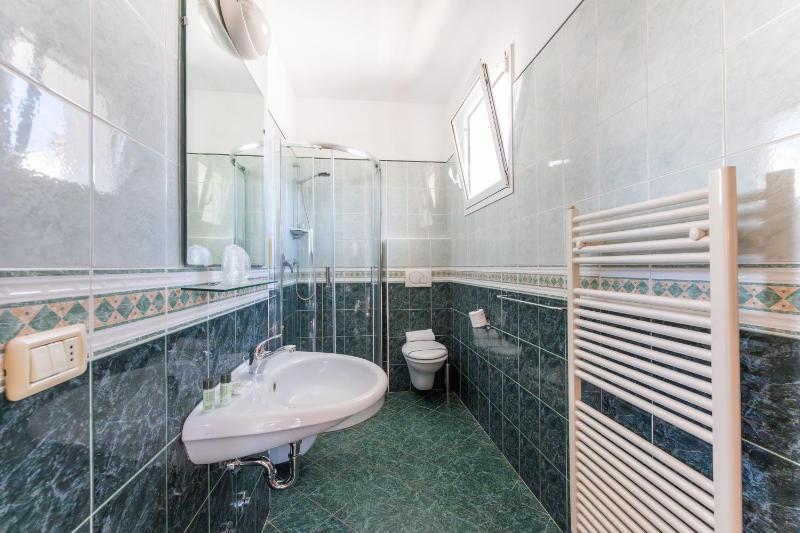 One-Bedroom Apartment (4 Adults) image 3