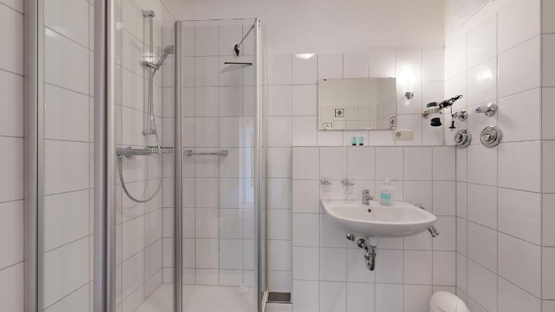 Studio Apartment with One Double Bed image 4