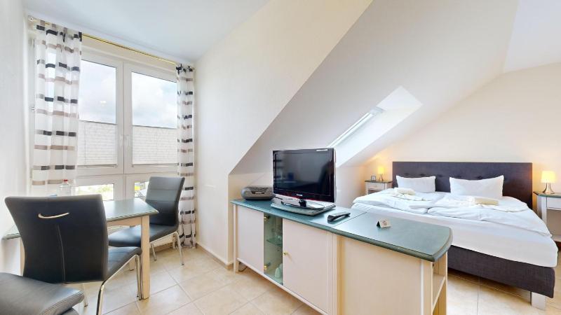 Studio Apartment with One Double Bed image 2