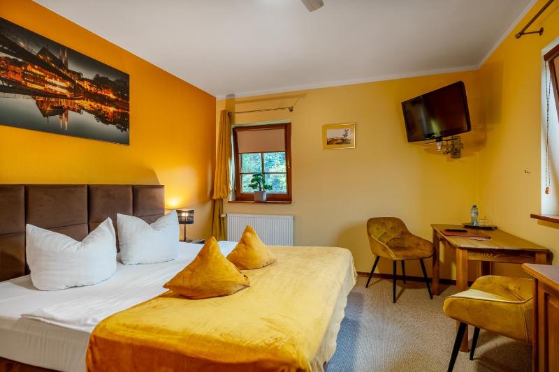 Double Room image 3