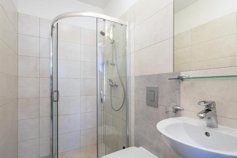 Studio with kitchen annex image 2