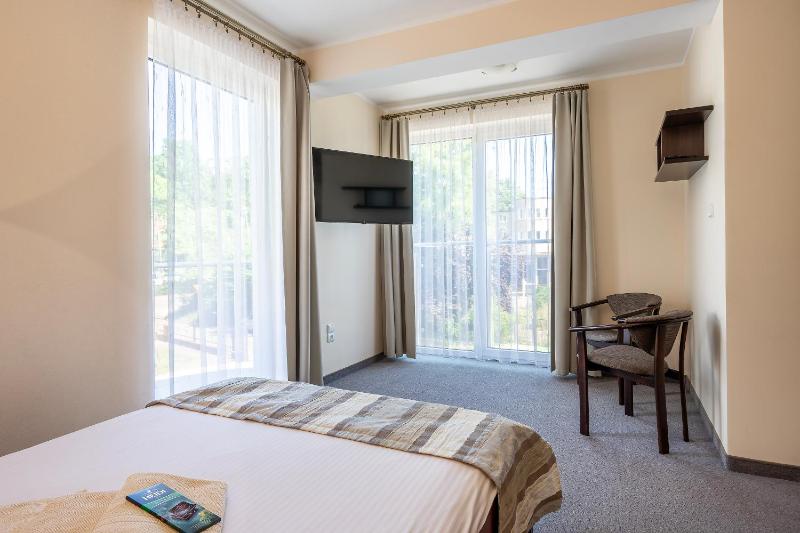 Studio with kitchen annex image 4