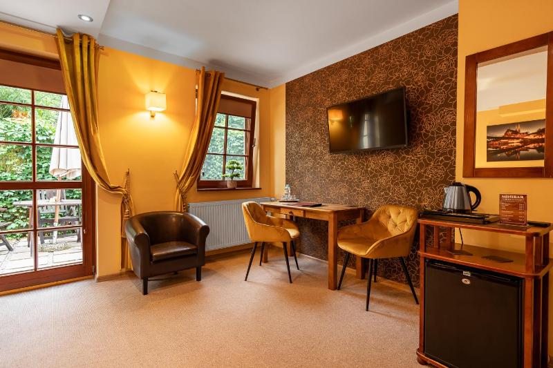 Apartment with Terrace (2 Adults) image 4