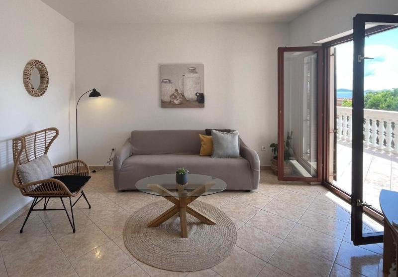 Three-Bedroom Apartment with Terrace and Sea View image 1