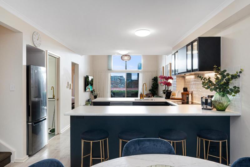 Stylish Urban Retreat on Eden - image 11