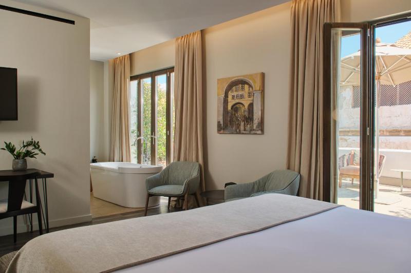 Junior Suite with Terrace image 3