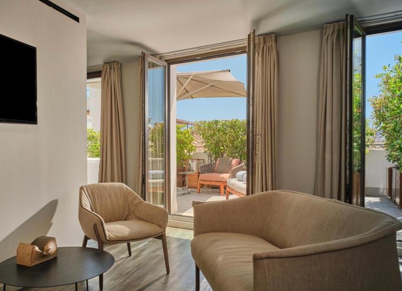 Suite with Terrace image 3