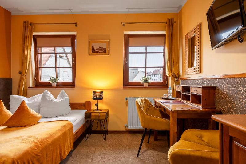 Economy Double Room with Bed Niche image 1