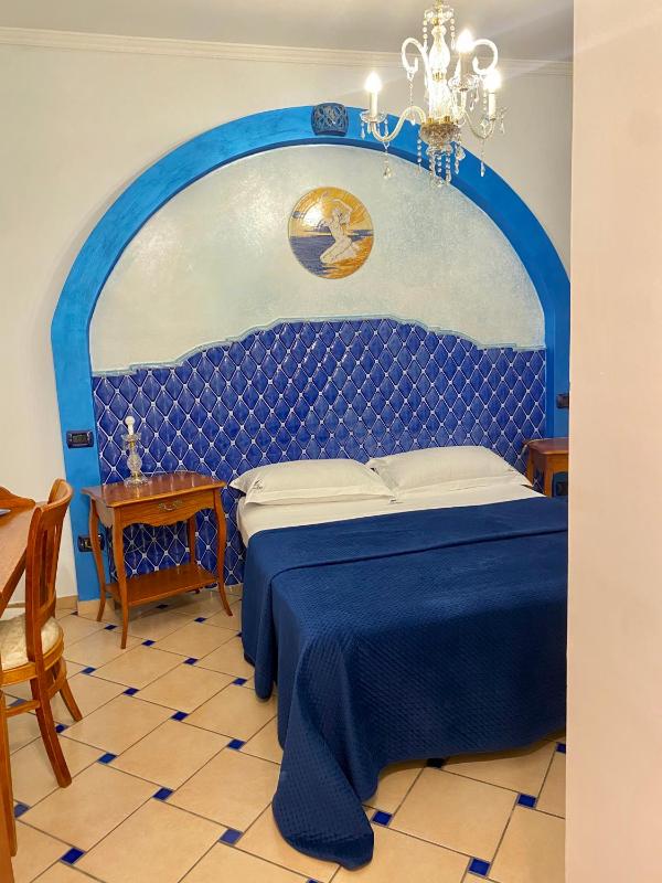 King Room with Garden View image 1