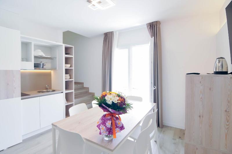 Marina Suites & Apartments 4 stelle S - image 12