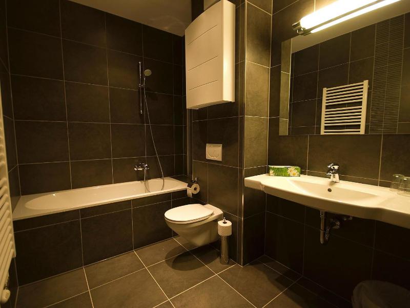 One-Bedroom Apartment image 2