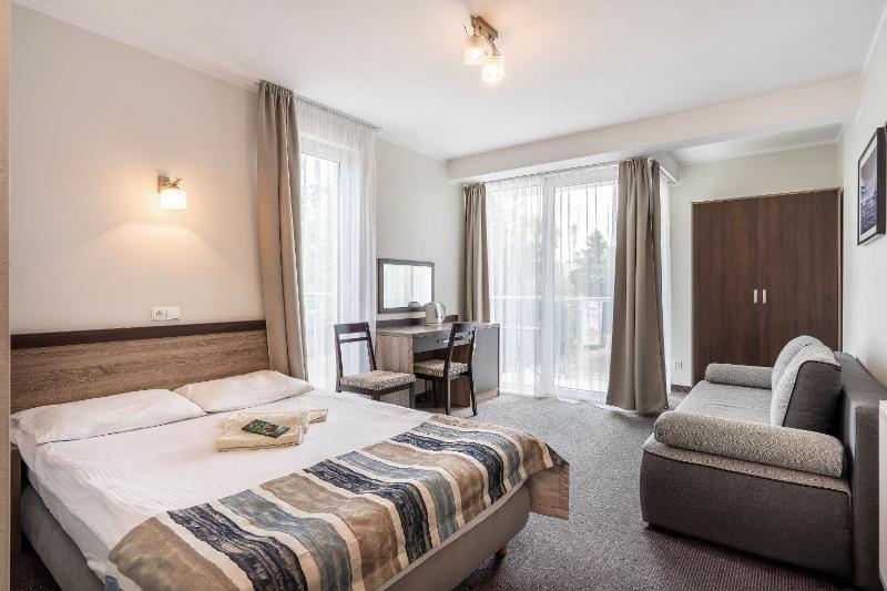 Triple Room with Balcony image 1