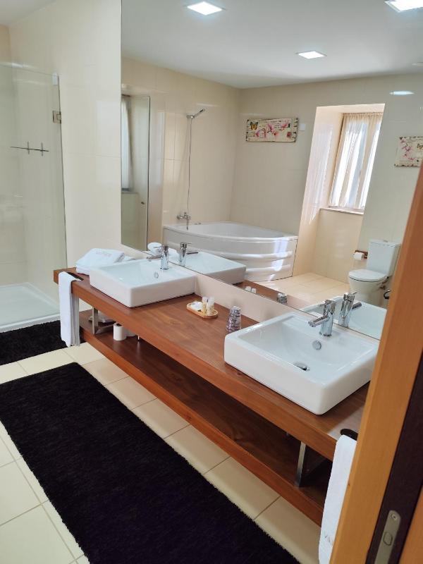 Suite with Spa Bath image 4