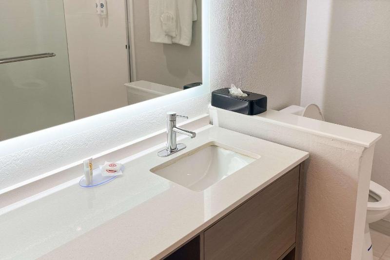 Standard Queen Suite - Non-Smoking image 3