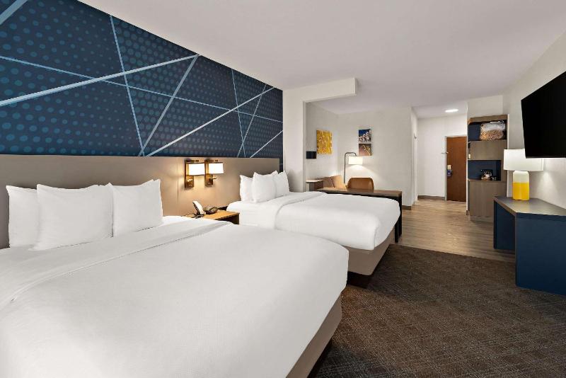  Queen Suite with Two Queen Beds - Non-Smoking image 4