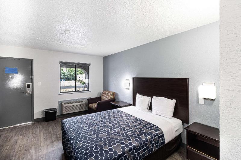 Queen Room - Accessible/Non-Smoking image 1