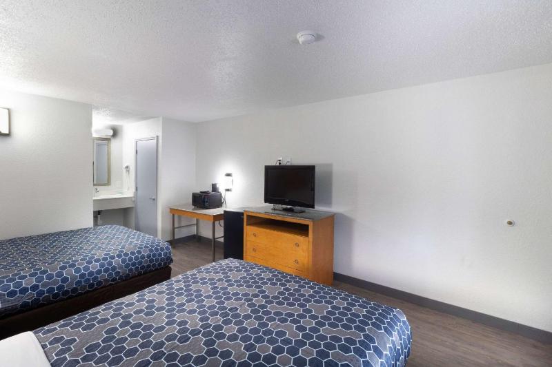 Double Room with Two Double Beds image 4