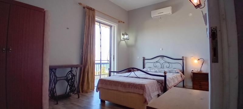 Four-Bedroom House with Terrace and Sea View image 4