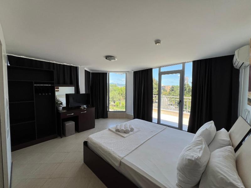 Quadruple Room with Balcony image 1