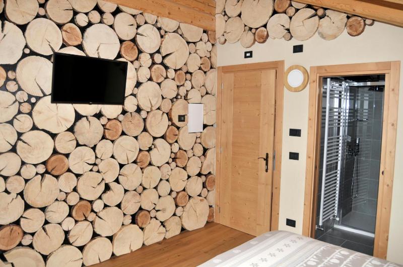 Double Room with Balcony (2 Adults + 1 Child) image 2
