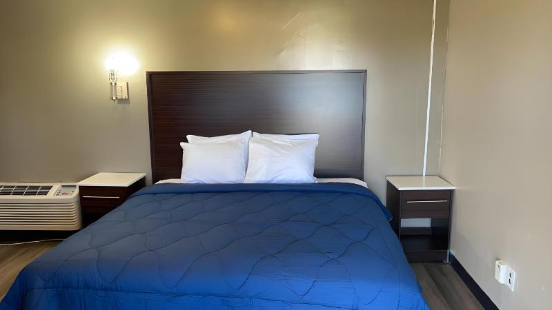 Standard King Room image 1