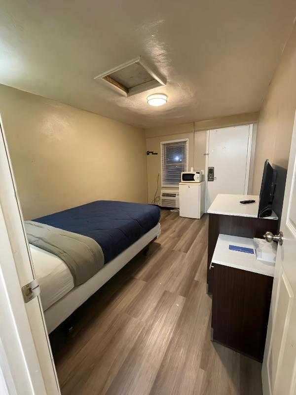Double Room image 3