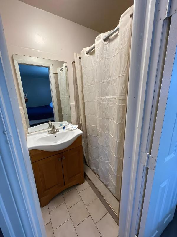 Standard King Room image 2