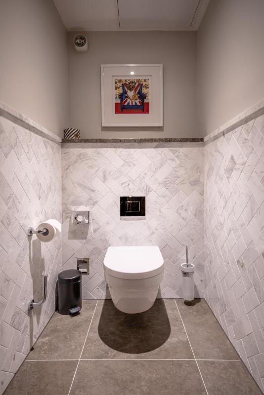 Superior Queen Room with Canary Wharf View image 2