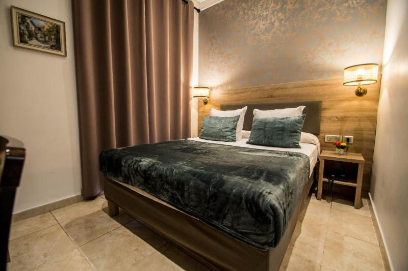 Double Room image 4