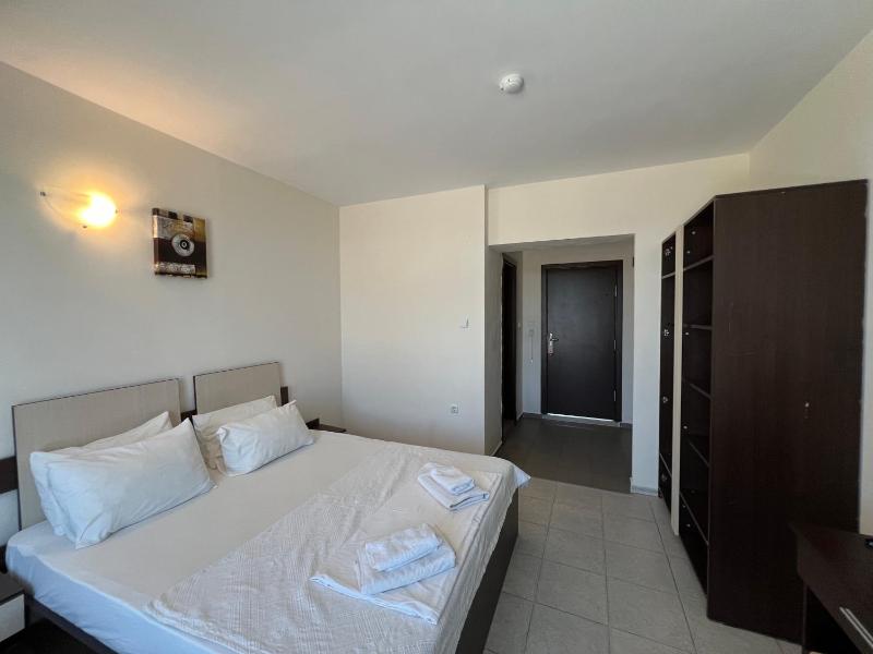 Triple Room with Balcony image 4