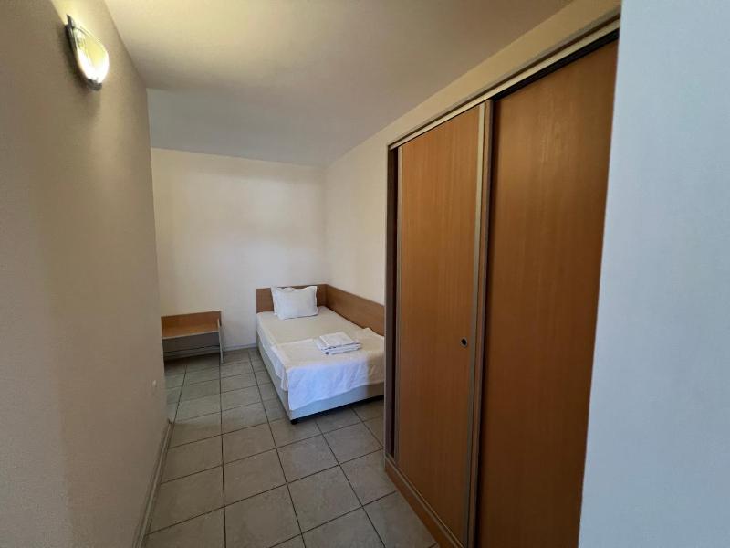 Triple Room with Balcony image 2