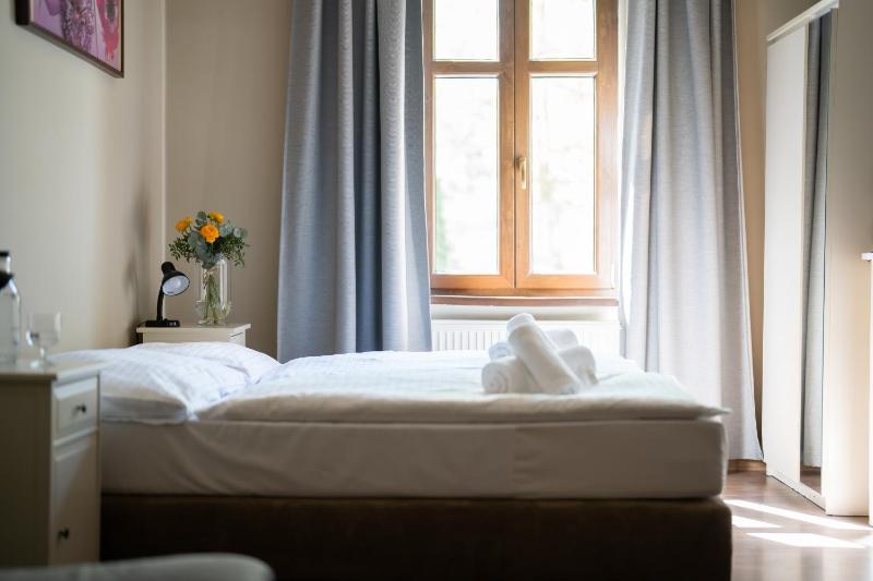Double Room with Extra Bed image 1